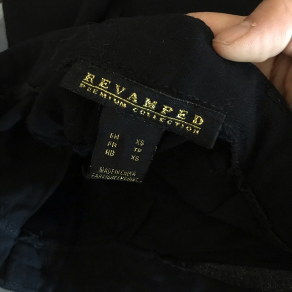 Loose fabric shorts - Picture 2 of 2